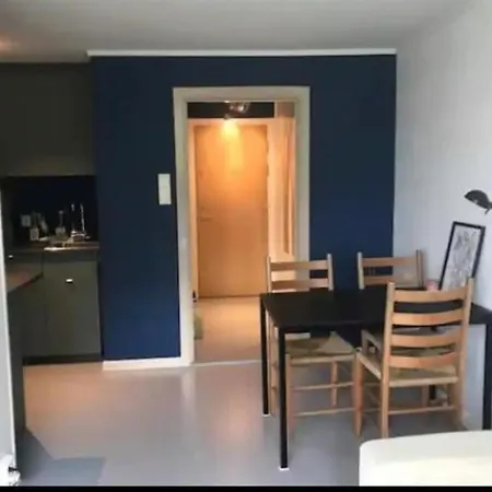 Cozy By Subway, Parking *